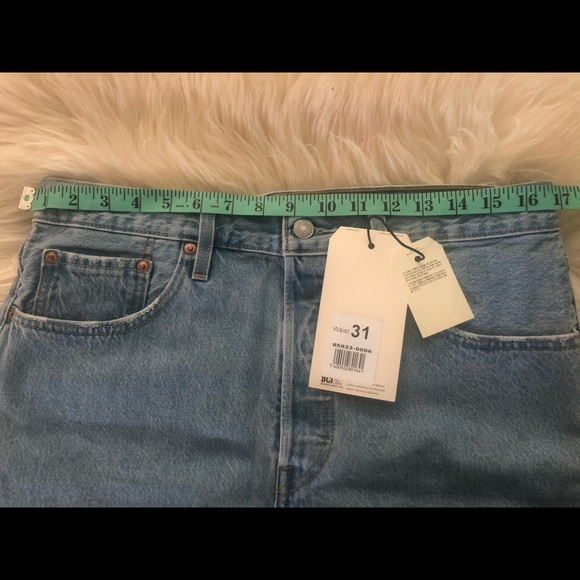 NWT Levis Mid Thigh Shorts- Luxor Capital - Picture 13 of 14